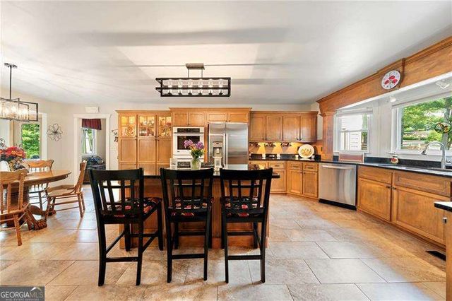 31 Fawn Lake Trail NE, White, GA 30184