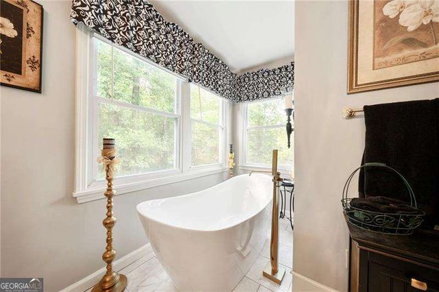 31 Fawn Lake Trail NE, White, GA 30184