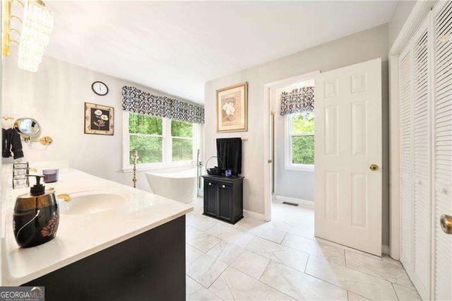 31 Fawn Lake Trail NE, White, GA 30184