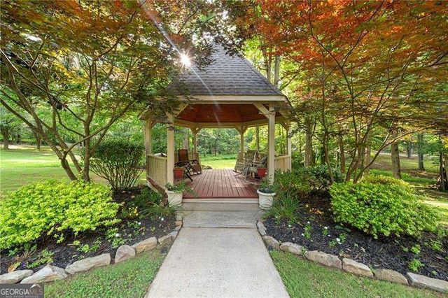 31 Fawn Lake Trail NE, White, GA 30184