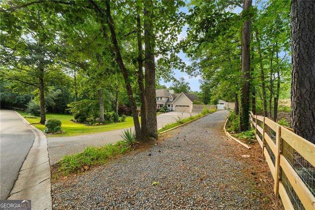 31 Fawn Lake Trail NE, White, GA 30184