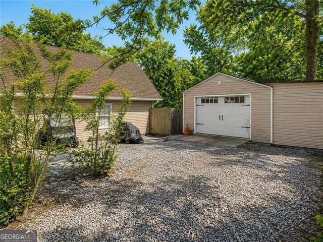 31 Fawn Lake Trail NE, White, GA 30184