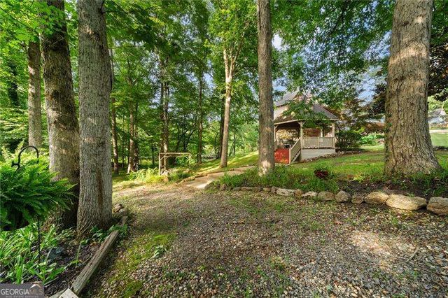 31 Fawn Lake Trail NE, White, GA 30184