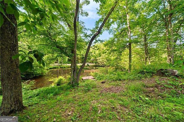 31 Fawn Lake Trail NE, White, GA 30184