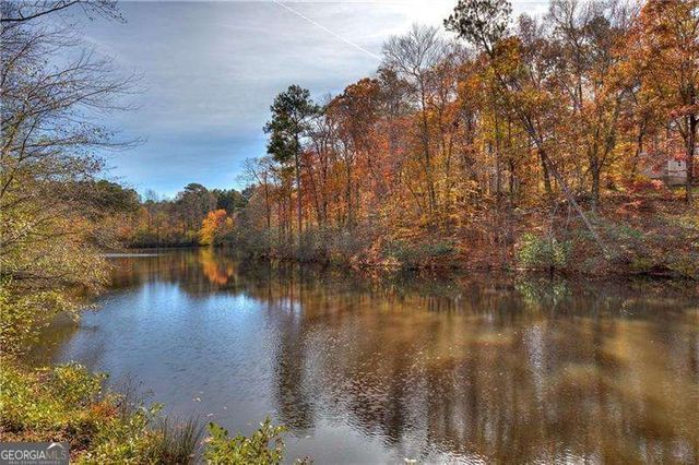 31 Fawn Lake Trail NE, White, GA 30184