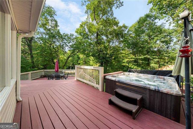 31 Fawn Lake Trail NE, White, GA 30184