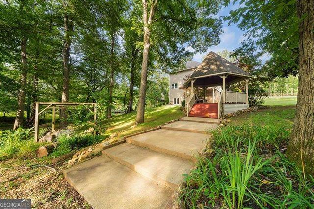31 Fawn Lake Trail NE, White, GA 30184