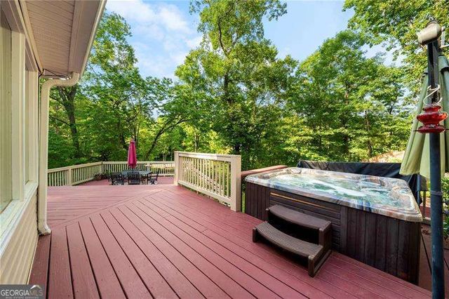 31 Fawn Lake Trail NE, White, GA 30184
