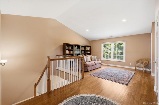 5 Daniels Way, Bay Shore, NY 11706