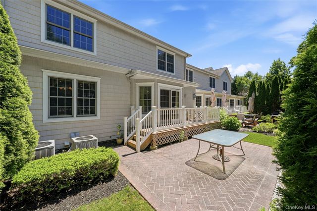 5 Daniels Way, Bay Shore, NY 11706