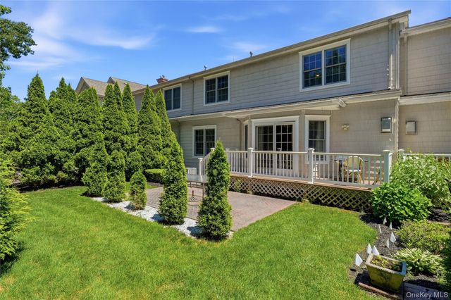 5 Daniels Way, Bay Shore, NY 11706