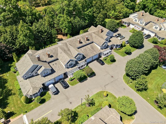 5 Daniels Way, Bay Shore, NY 11706