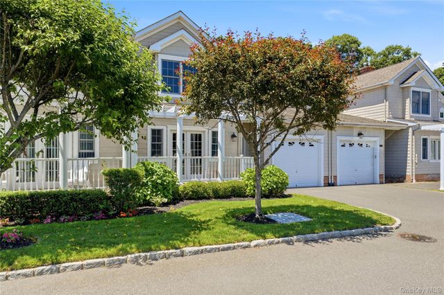 5 Daniels Way, Bay Shore, NY 11706