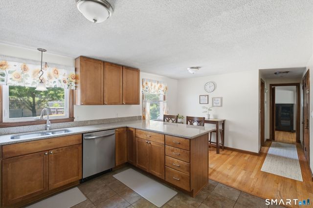 60 Simon Road, Enfield, CT 06082