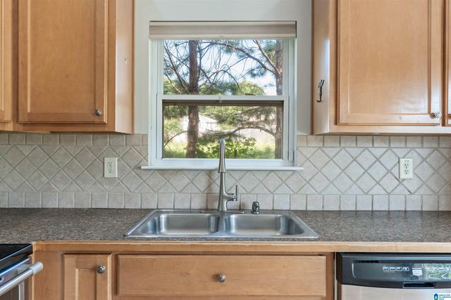 915 VALLEY CIRCLE, Leeds, AL 35094