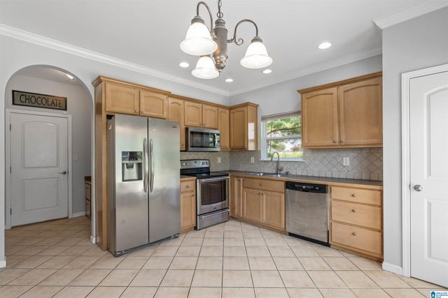 915 VALLEY CIRCLE, Leeds, AL 35094