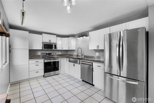 9020 13th ST NE, Lake Stevens, WA 98258