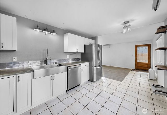 9020 13th ST NE, Lake Stevens, WA 98258