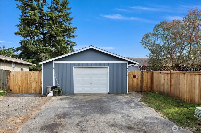 9020 13th ST NE, Lake Stevens, WA 98258