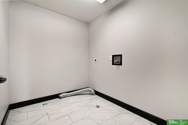 8718 Wyoming Street, Omaha, NE 68122