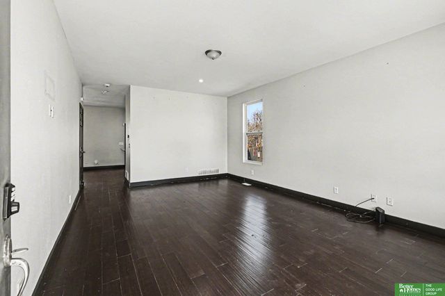 8718 Wyoming Street, Omaha, NE 68122