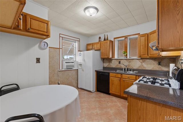 6266 Marmaduke Avenue, St Louis, MO 63139