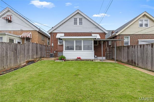 6266 Marmaduke Avenue, St Louis, MO 63139