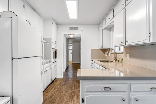 1263 E Ellery Avenue, Fresno, CA 93710