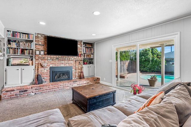 1263 E Ellery Avenue, Fresno, CA 93710