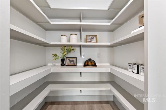 7580 W Old School St Fremont, Meridian, ID 83646