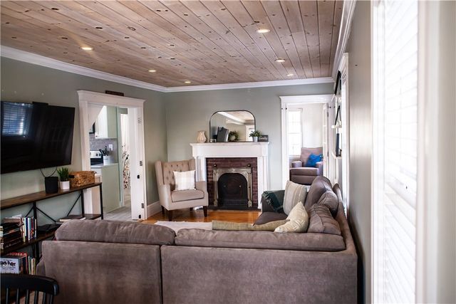 7 Squantum Street, Cranston, RI 02920