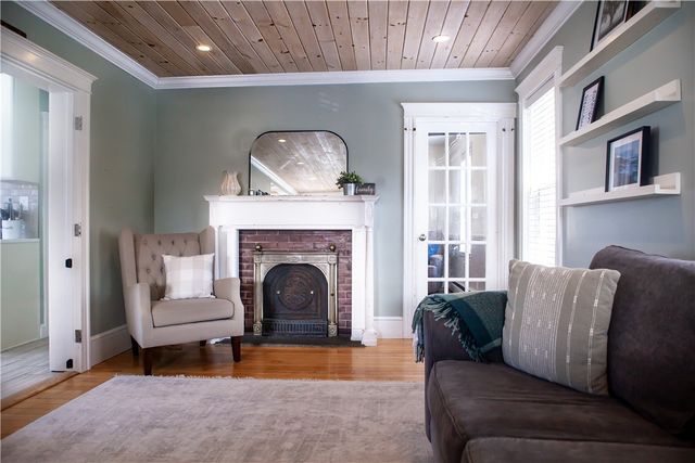 7 Squantum Street, Cranston, RI 02920