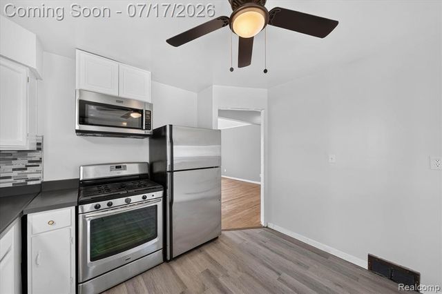 903 Bernie Lane, Madison Heights, MI 48071