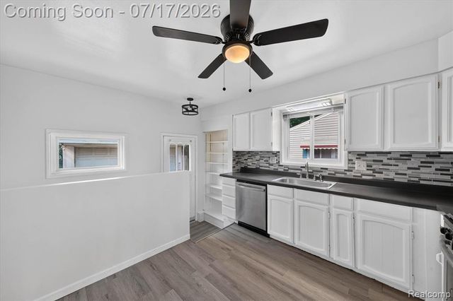 903 Bernie Lane, Madison Heights, MI 48071