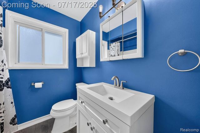 903 Bernie Lane, Madison Heights, MI 48071