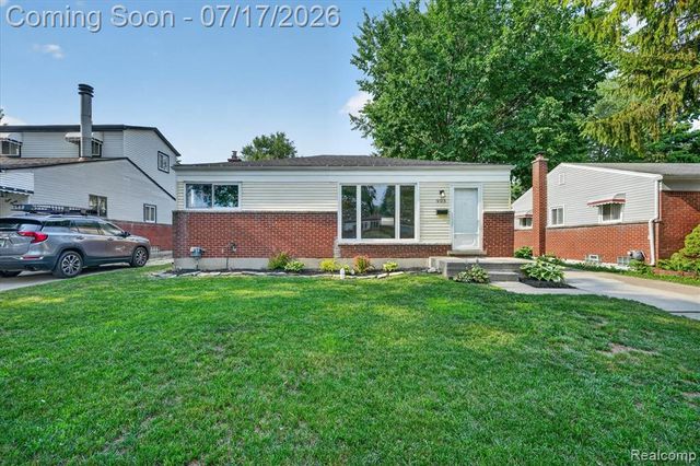 903 Bernie Lane, Madison Heights, MI 48071