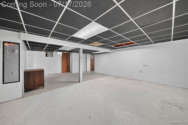903 Bernie Lane, Madison Heights, MI 48071