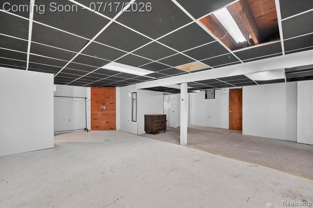 903 Bernie Lane, Madison Heights, MI 48071