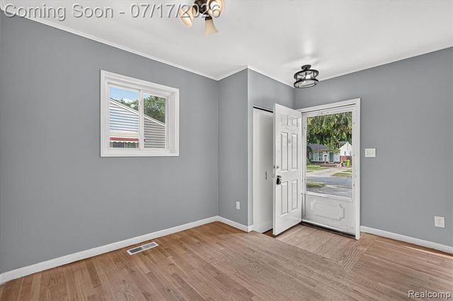 903 Bernie Lane, Madison Heights, MI 48071