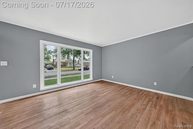 903 Bernie Lane, Madison Heights, MI 48071