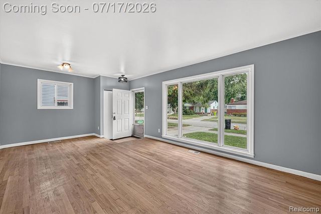 903 Bernie Lane, Madison Heights, MI 48071