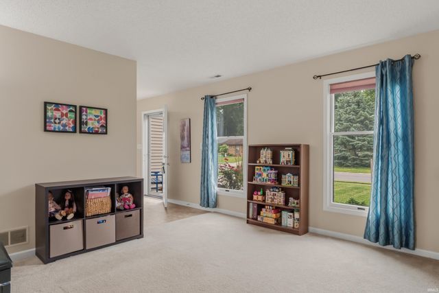 8711 Amberly Drive, New Haven, IN 46774