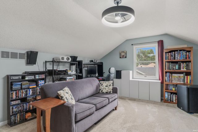 8711 Amberly Drive, New Haven, IN 46774