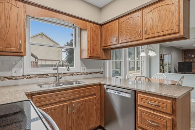 8711 Amberly Drive, New Haven, IN 46774