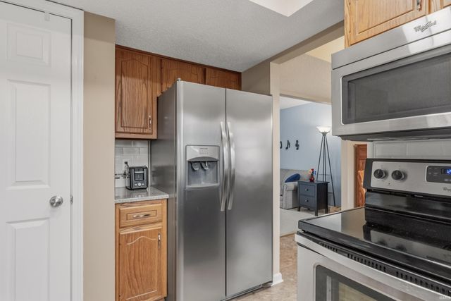 8711 Amberly Drive, New Haven, IN 46774