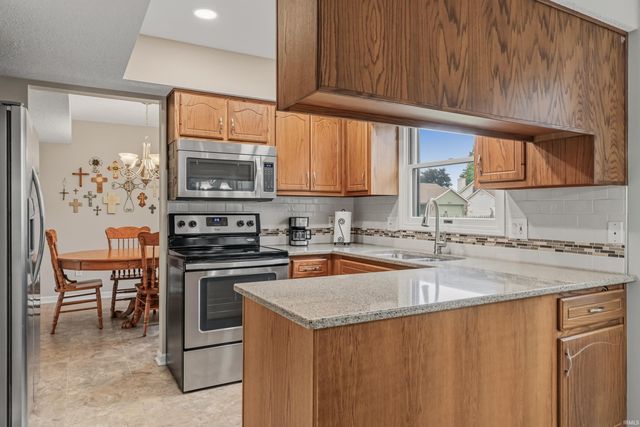 8711 Amberly Drive, New Haven, IN 46774