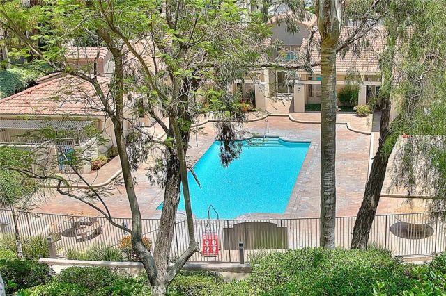1020 La Terraza 104, Corona, CA 92879