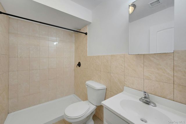 822 Hollywood Avenue, Bronx, NY 10465