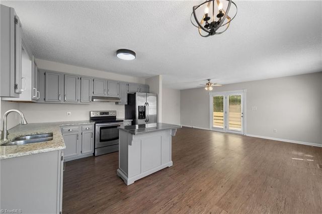 118 Hidden Hills Drive, Thomasville, NC 27360