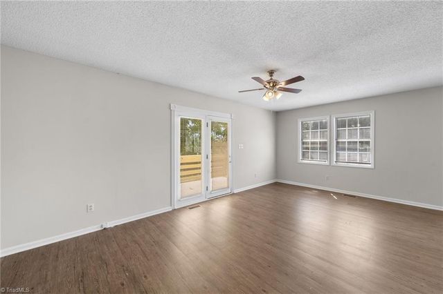 118 Hidden Hills Drive, Thomasville, NC 27360